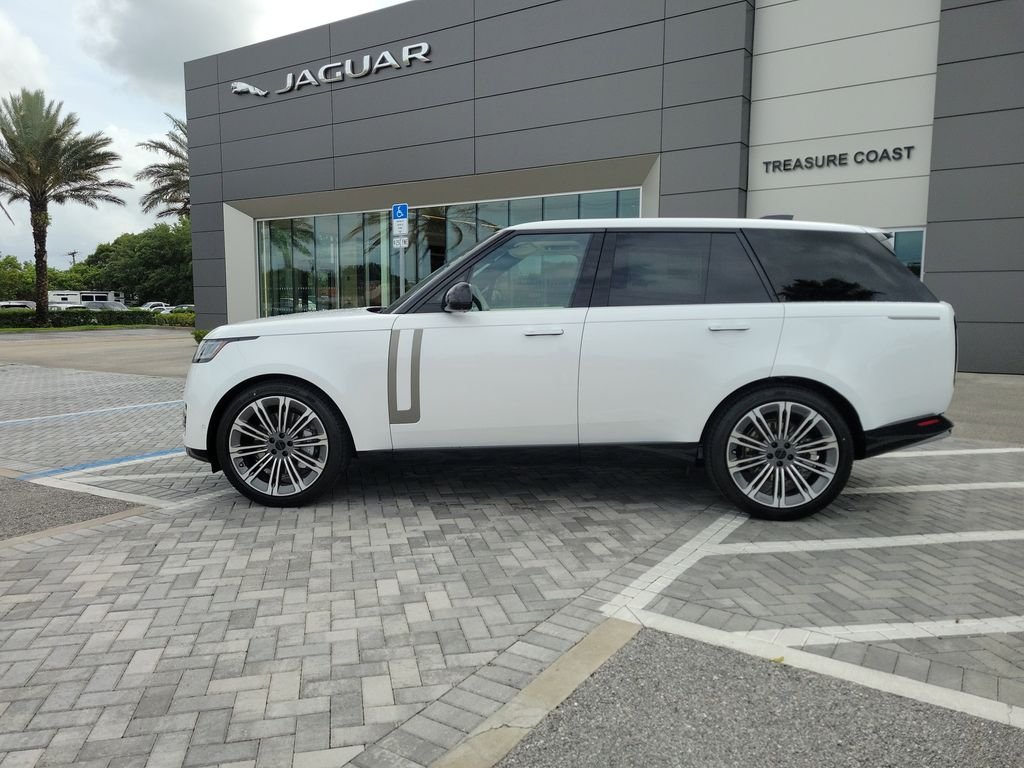 New 2026 Ostuni Pearl White Land Rover SE image 2