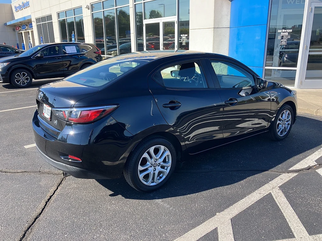 2017 Toyota Yaris iA Base, photo 3 of 6