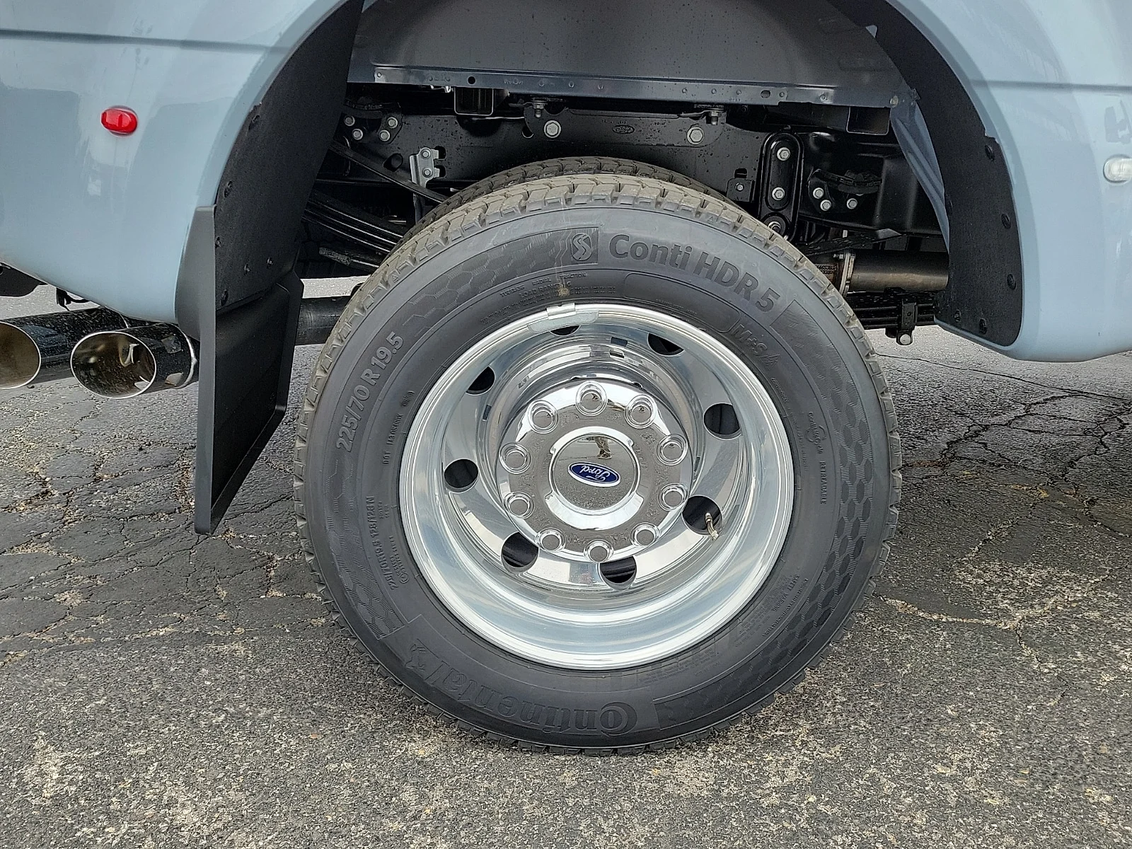 New 2026 Glacier Gray Metallic Tri-Coat Ford F-450&reg; Platinum&reg; image 8