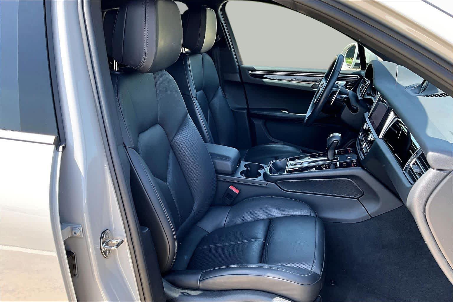 Used 2023 Volcano Grey Metallic Porsche  image 9