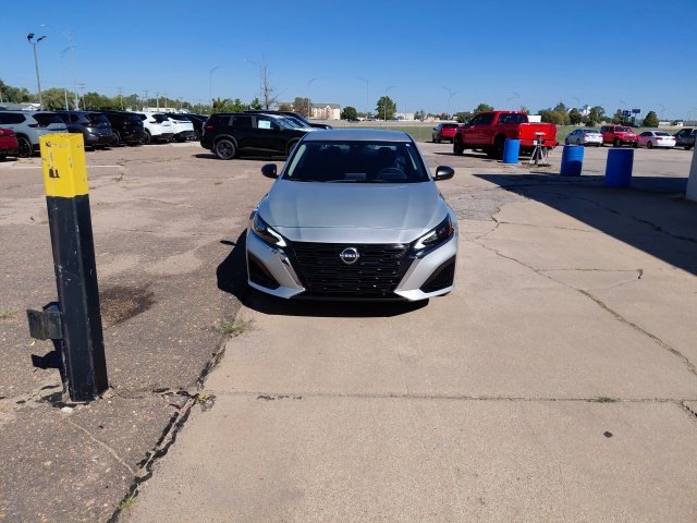 Used 2025 Brilliant Silver Metallic Nissan 2.5 SV image 9