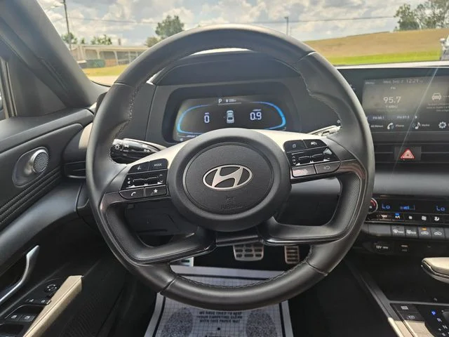 Used 2025 Black Hyundai SEL Sport image 14