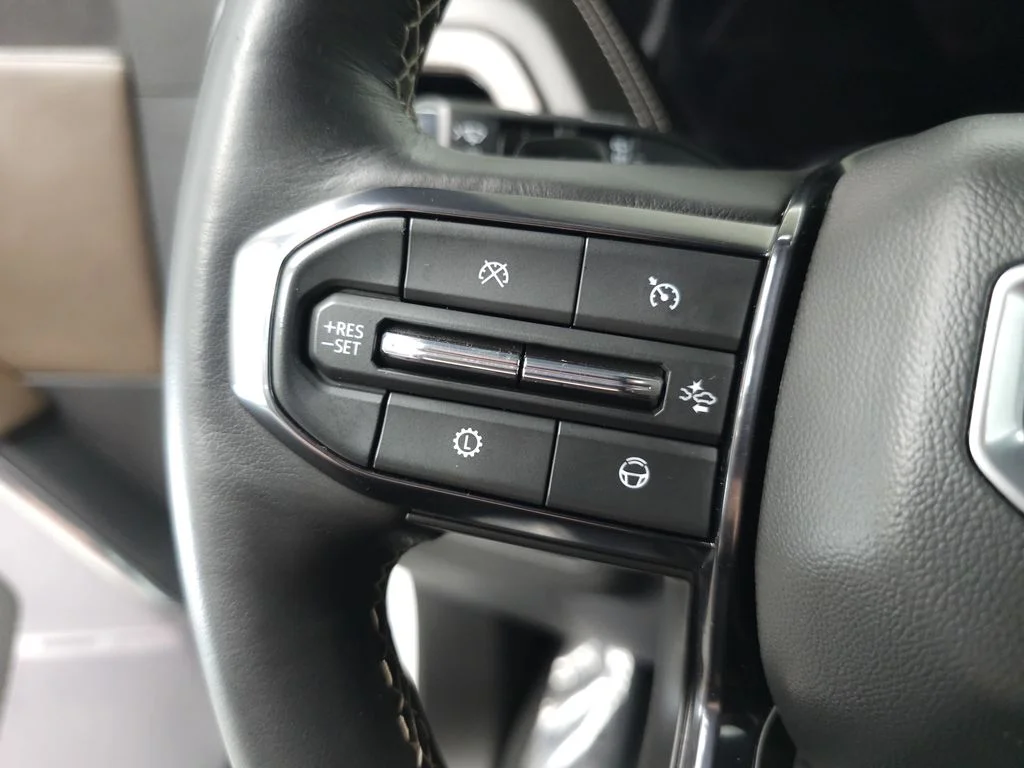 Used 2025 White Frost GMC Denali Ultimate image 10