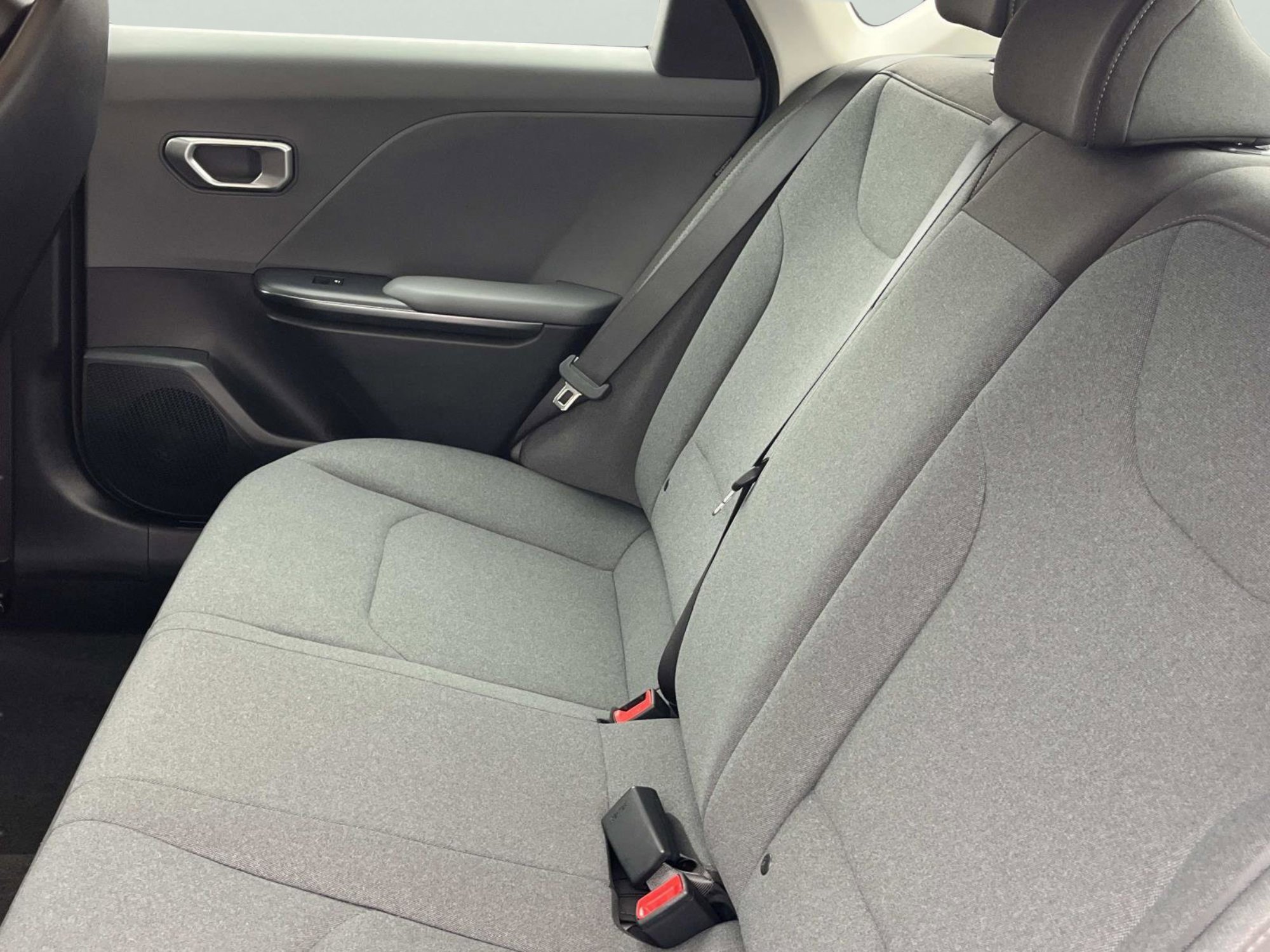 New 2025 Snow White Pearl Kia LXS image 19