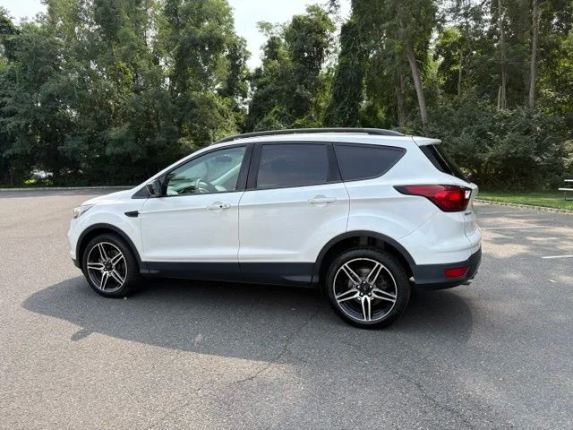 Used 2019 White Platinum Clearcoat Metallic Ford SEL image 4