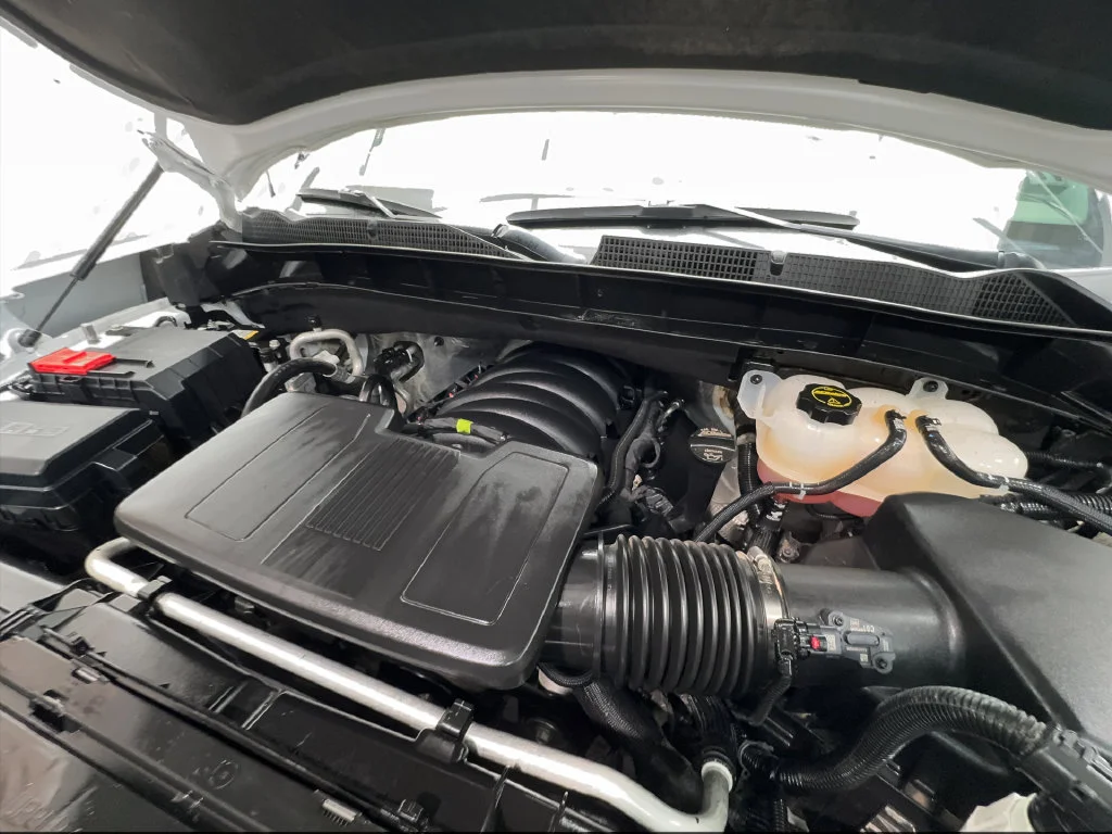 Used 2025 White GMC AT4 image 22