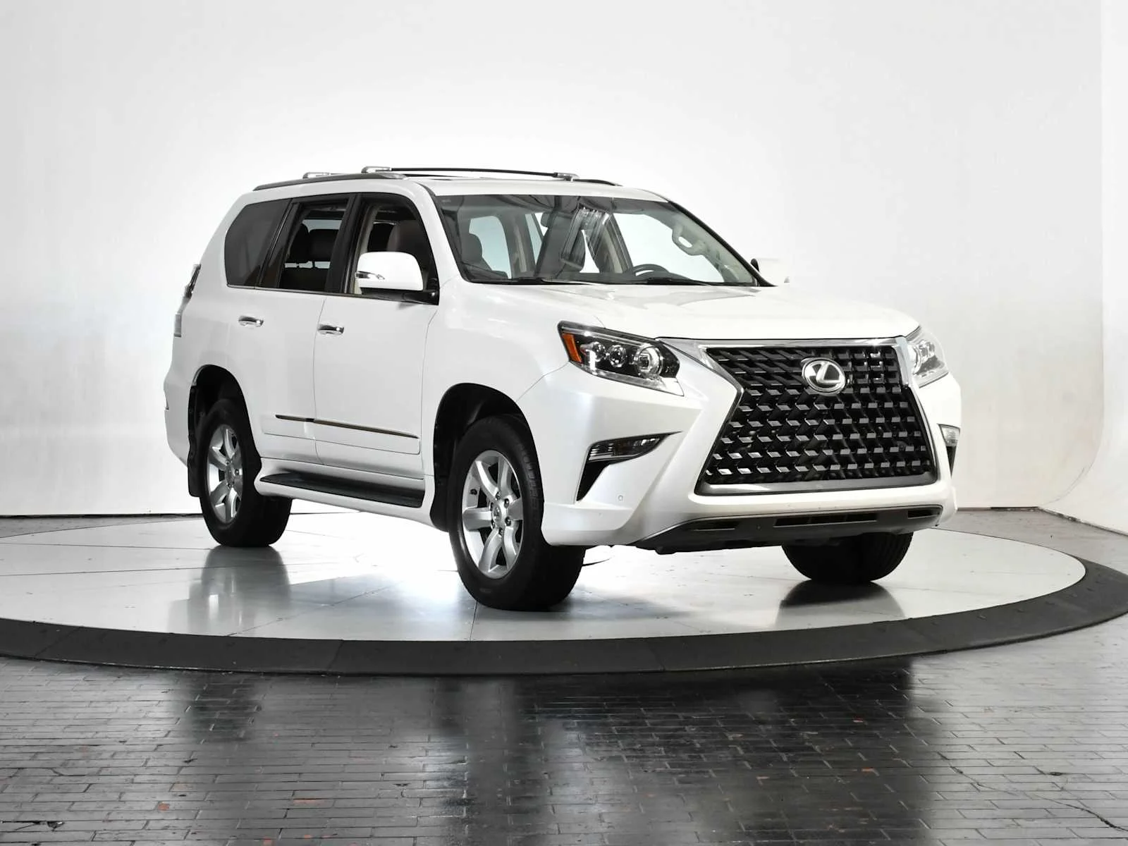 Used 2018 Starfire Pearl Lexus  image 9