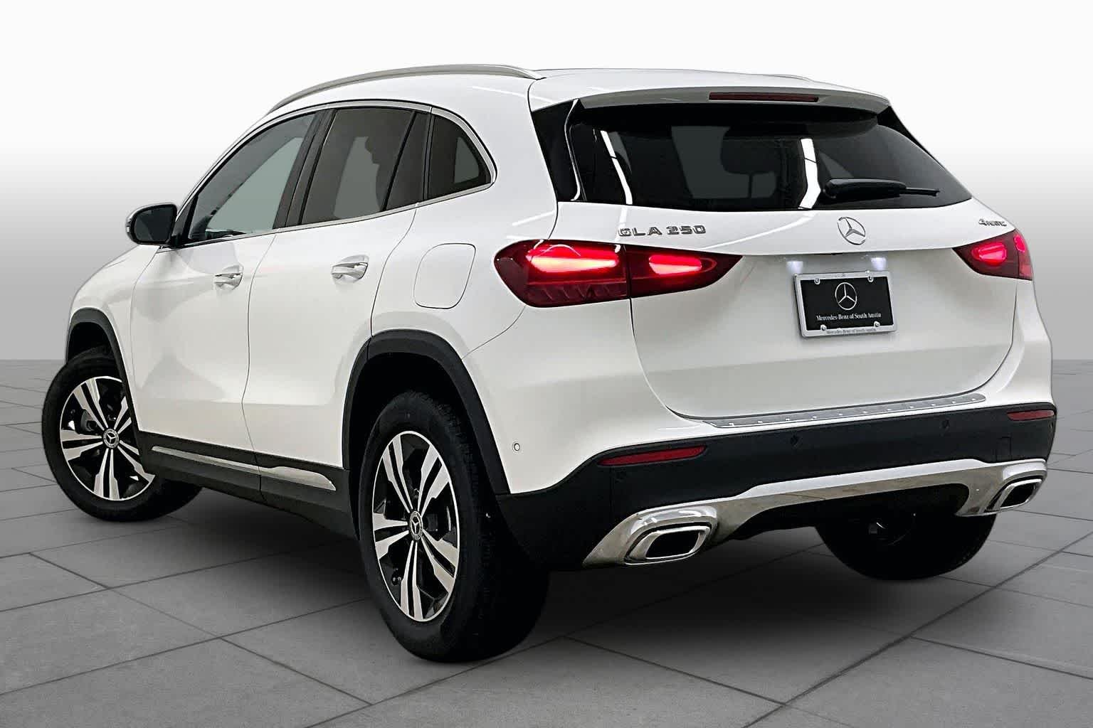 New 2026 Polar White Mercedes-Benz GLA 250 image 12