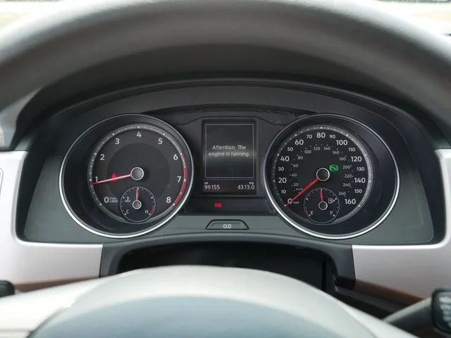Used 2018 Gray Volkswagen Launch Edition image 29