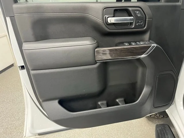 Used 2022 White Chevrolet LTZ image 21