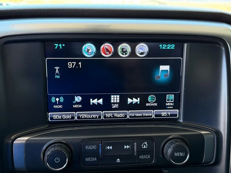 Used 2017 SUMMIT WHITE Chevrolet LT image 10