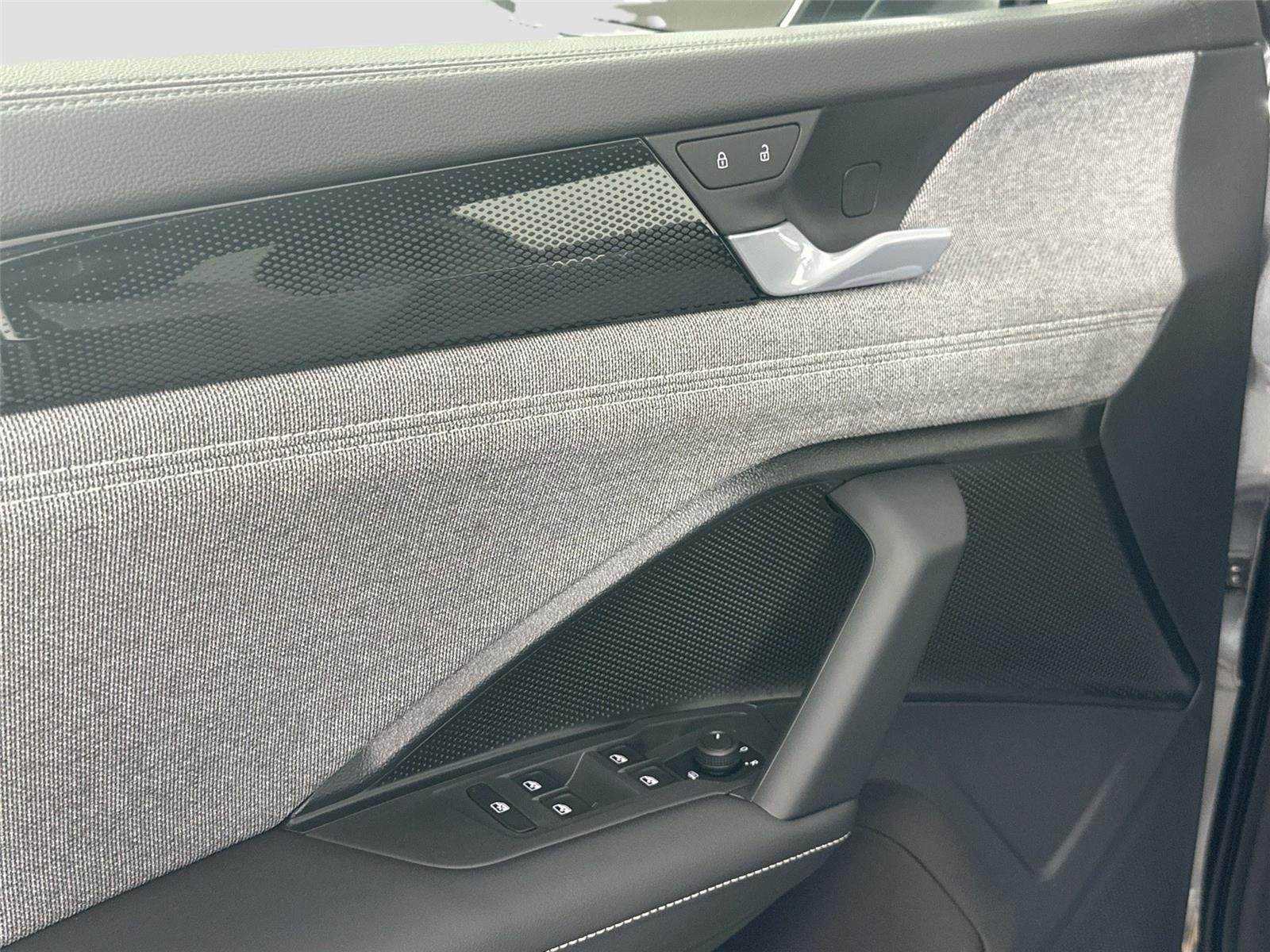 New 2026 Platinum Gray Metallic Volkswagen S image 17