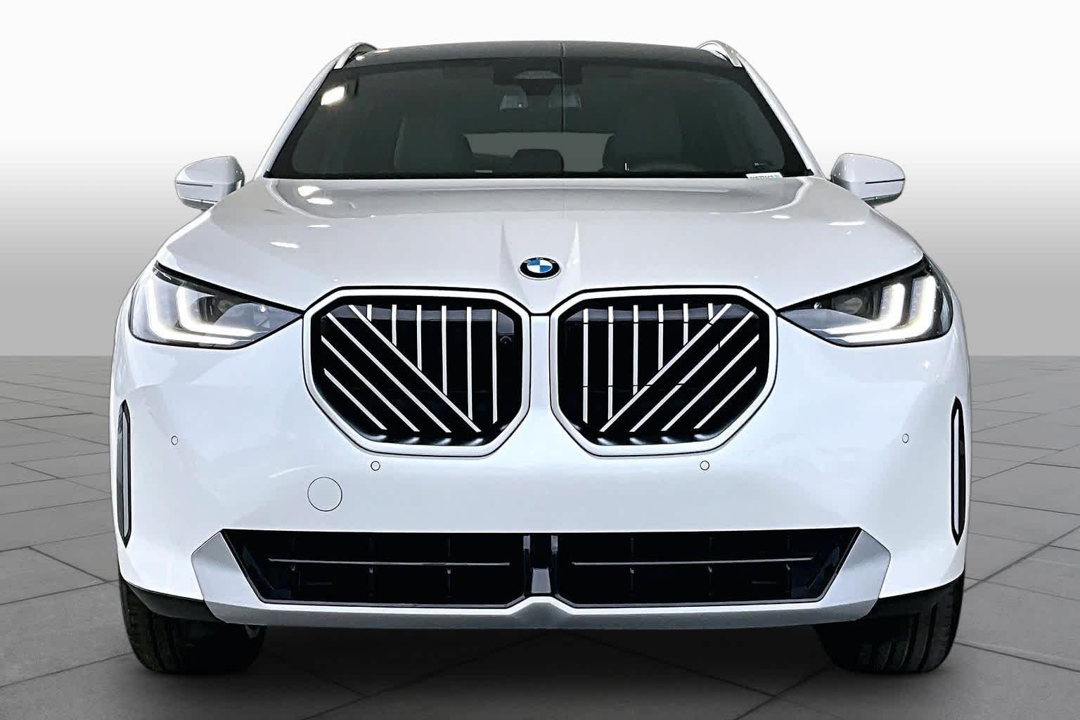 New 2026 Mineral White Metallic BMW 30 xDrive image 3