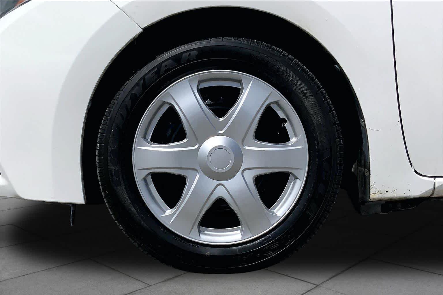 Used 2015 Super White Toyota LE image 11