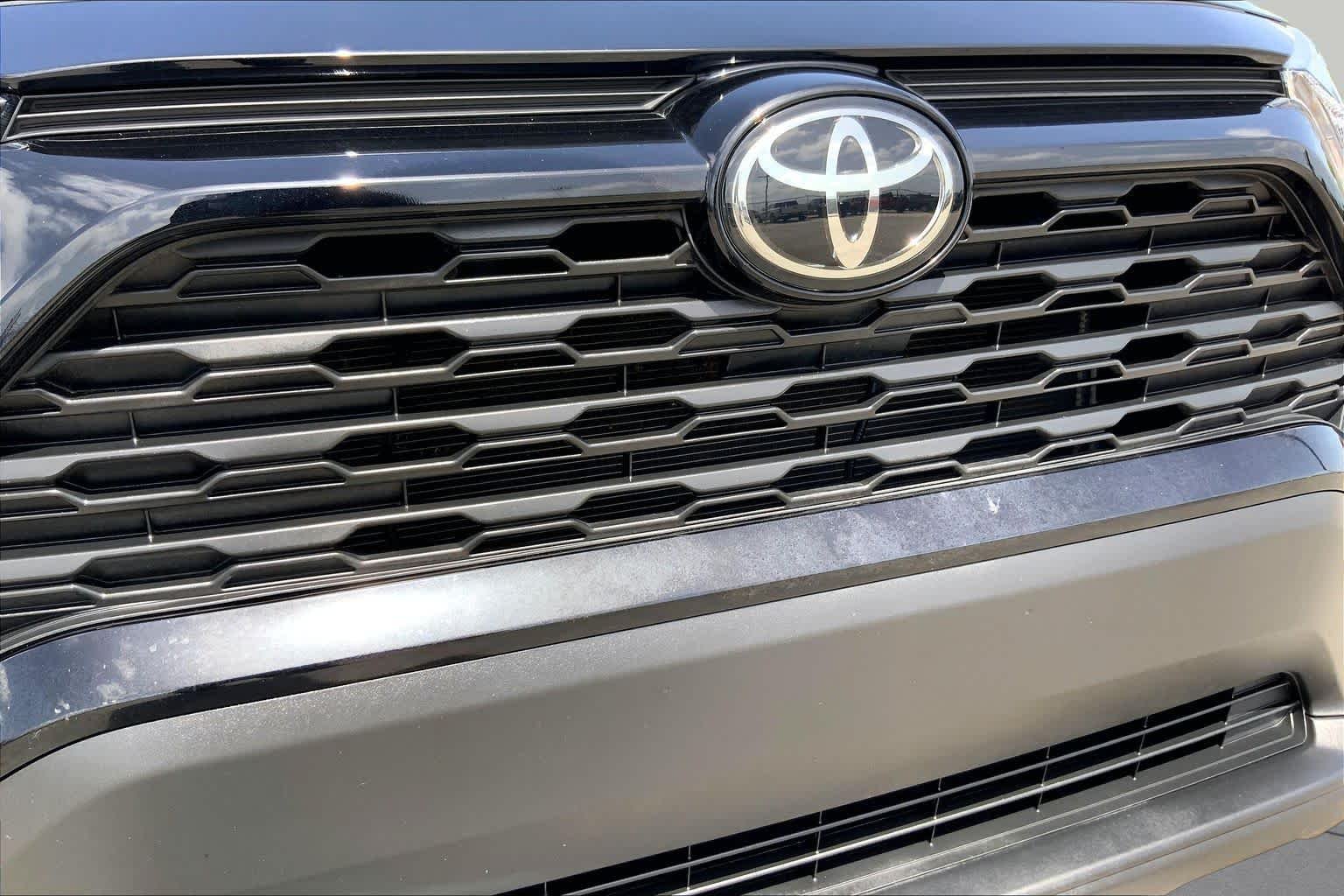 Used 2025 Midnight Black Metallic Toyota XLE image 29