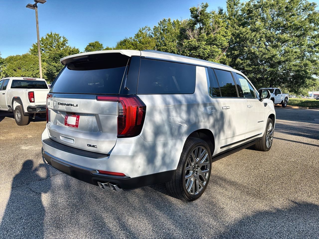 2026 GMC Yukon XL Denali Ultimate - Photo 8