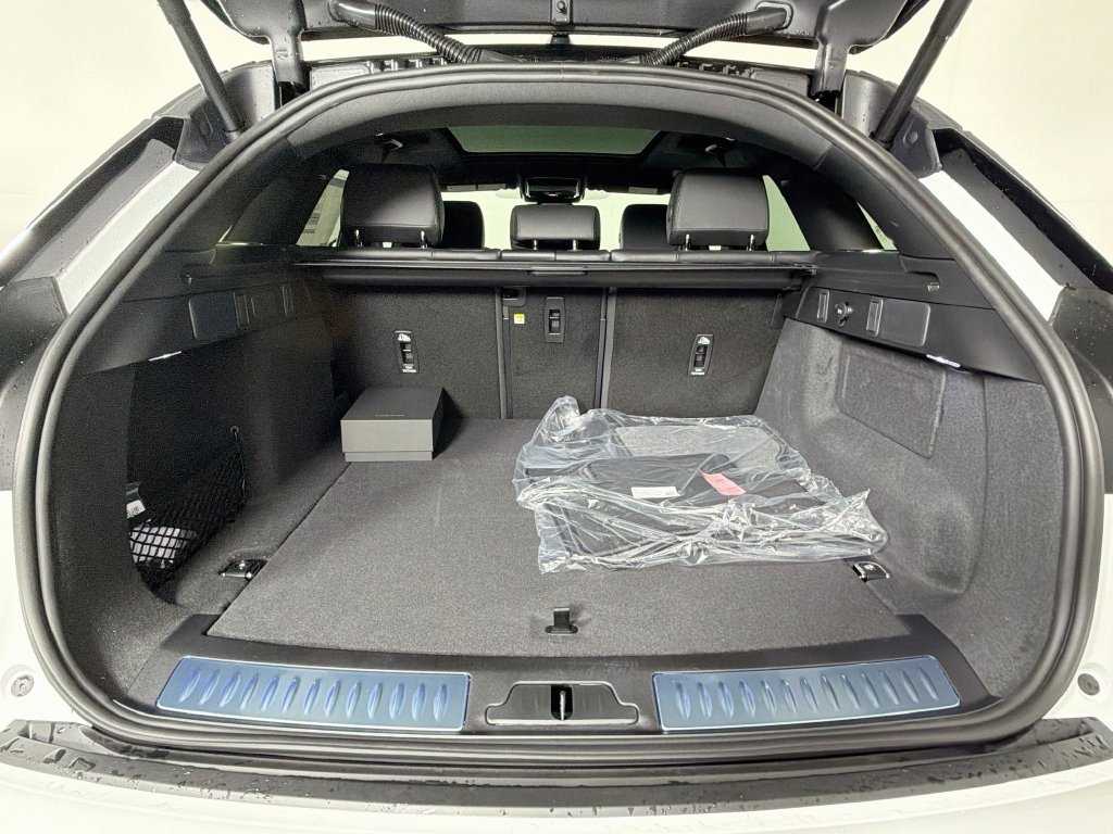 New 2026 Fuji White Land Rover S image 28