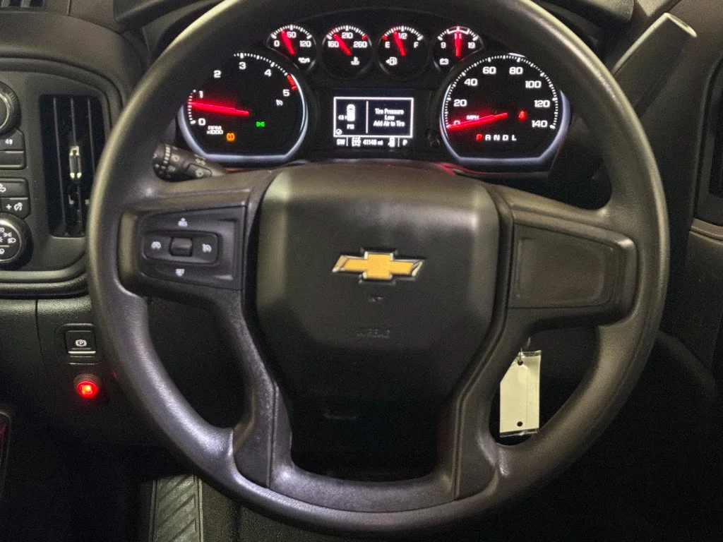 Used 2021 Silver Ice Metallic Chevrolet Custom image 18