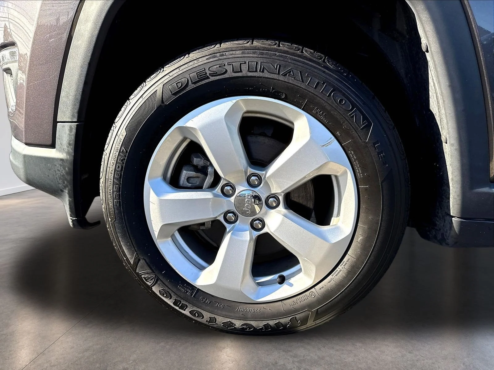 Used 2020 Crystal Metallic Jeep Latitude image 35