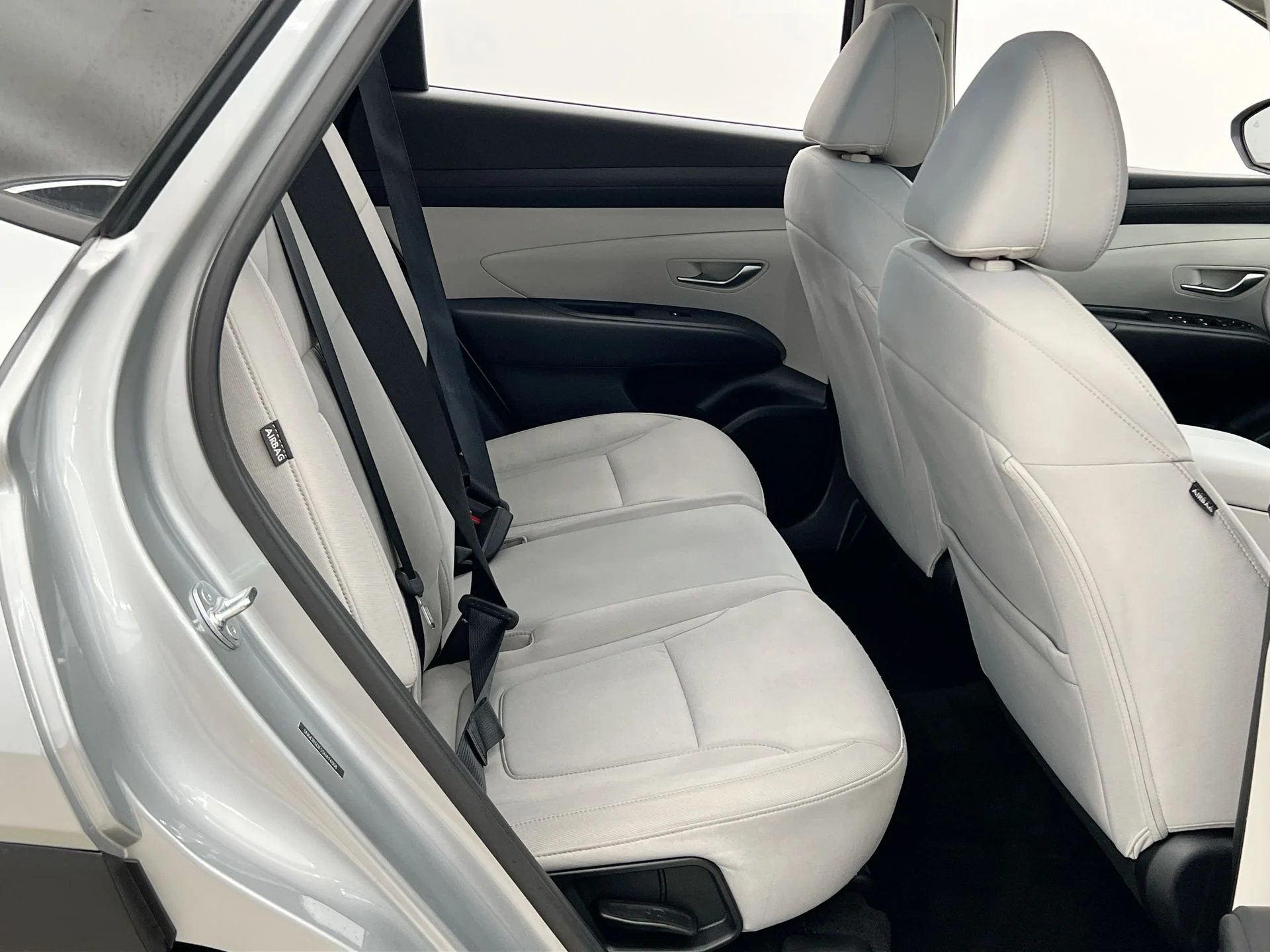 Used 2025 Silver Hyundai SEL image 17