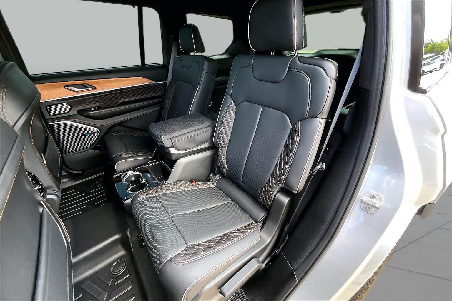Used 2025 Silver Zynith Jeep Summit Reserve image 21