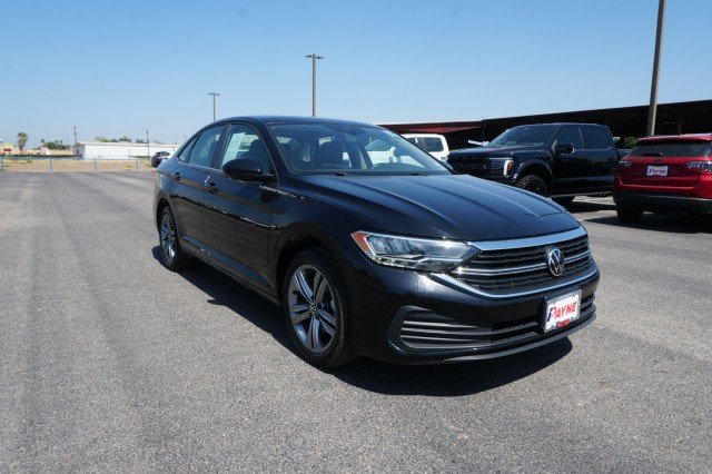 Used 2024  Volkswagen SE image 3