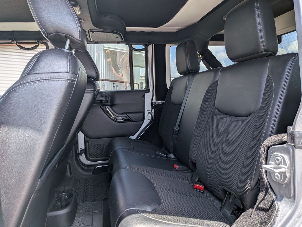 Used 2017 Silver Jeep Unlimited Sahara image 18
