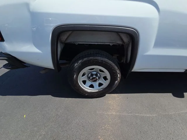 Used 2018 White GMC Base image 23