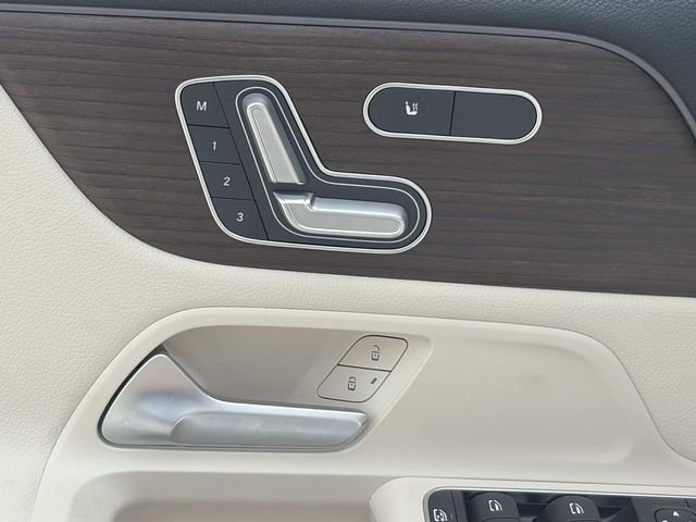 Used 2025  Mercedes-Benz GLA 250 image 17