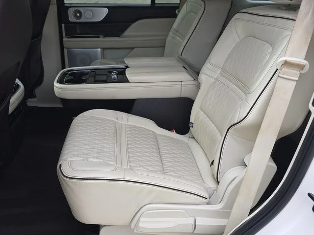 Used 2019 White Platinum Clearcoat Metallic Lincoln Black Label image 24