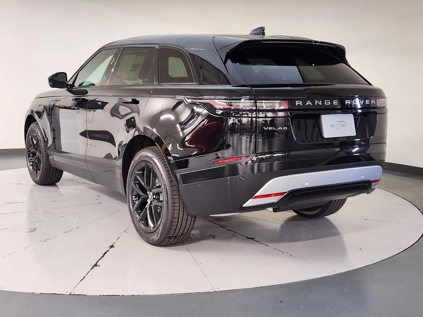New 2026 Santorini Black Metallic Land Rover S image 8