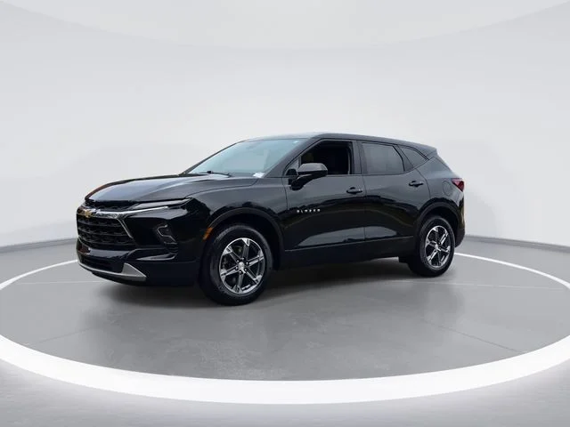 Used 2025 Black Chevrolet LT image 4