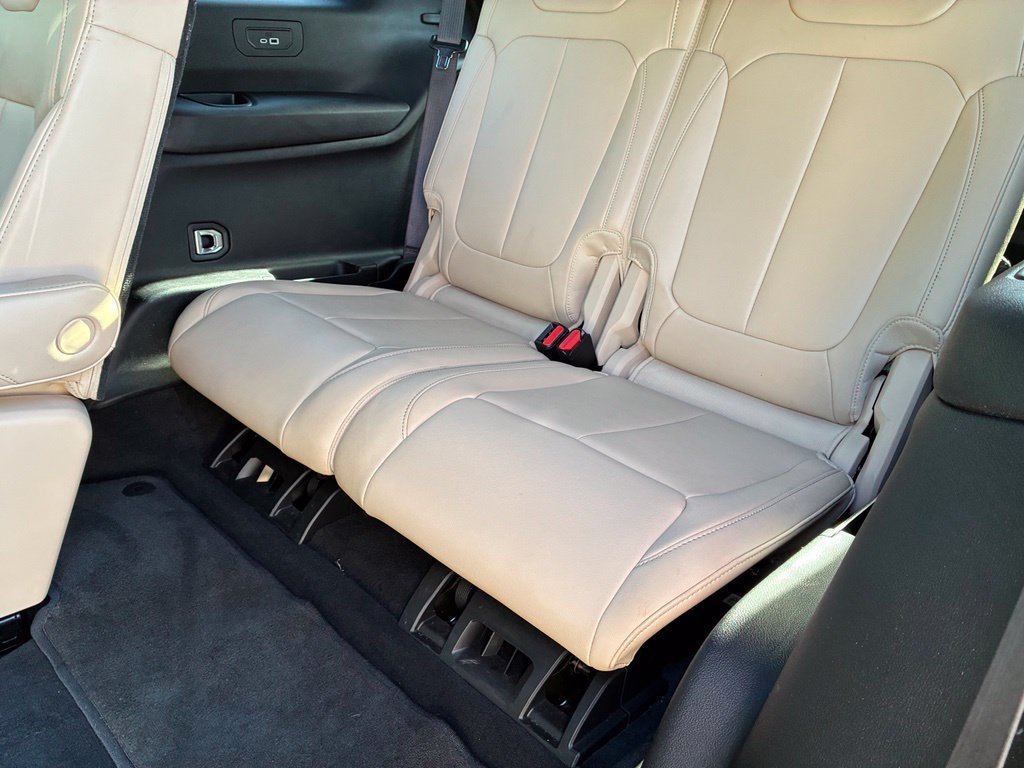 Used 2023 Gray Jeep Limited image 28