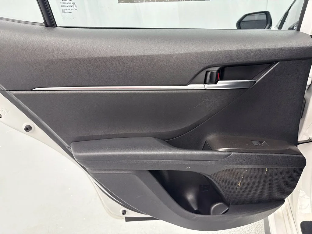 Used 2022 Off-white Toyota SE image 15