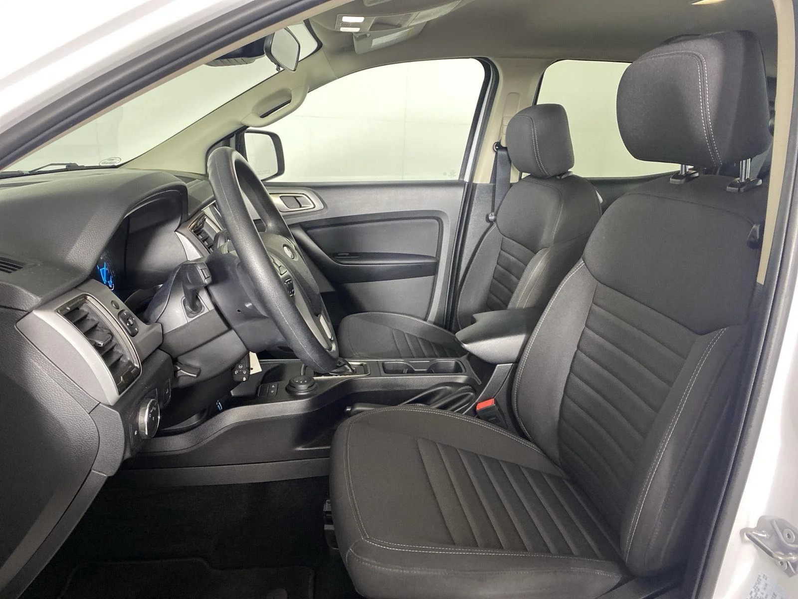 Used 2023 Oxford White Ford XLT image 19