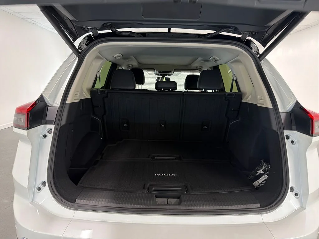 New 2026 Everest White Pearl TriCoat / Super Black Two-tone Nissan Platinum image 8
