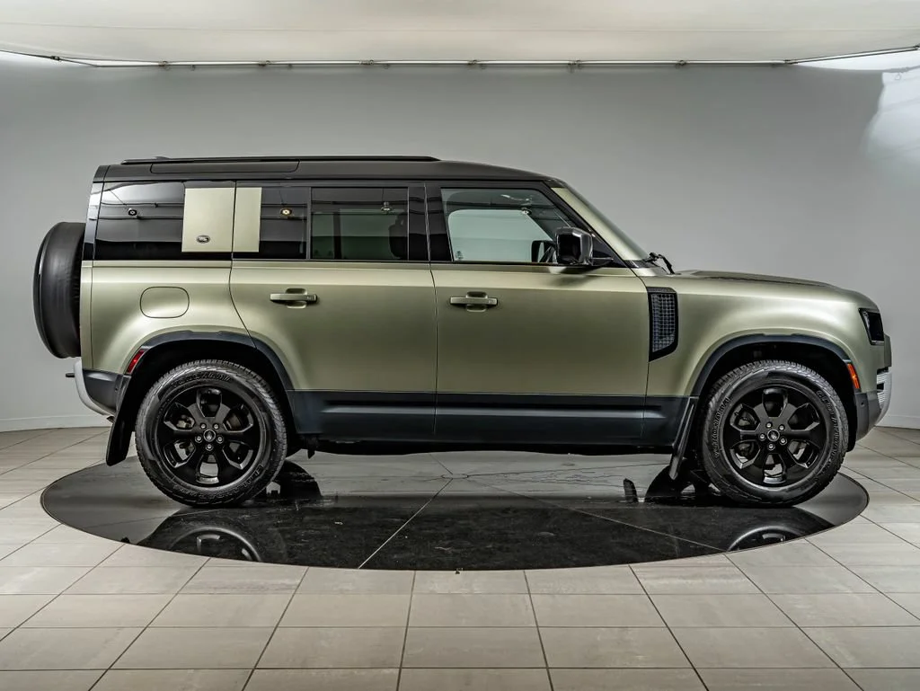 Used 2023 Pangea Green Metallic Land Rover S image 4