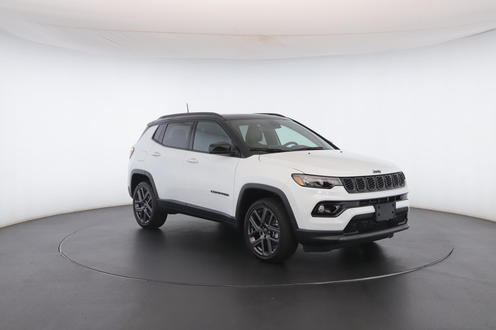 New 2026 Bright White Clear-Coat Exterior Paint Jeep Limited Altitude 4x4 image 32