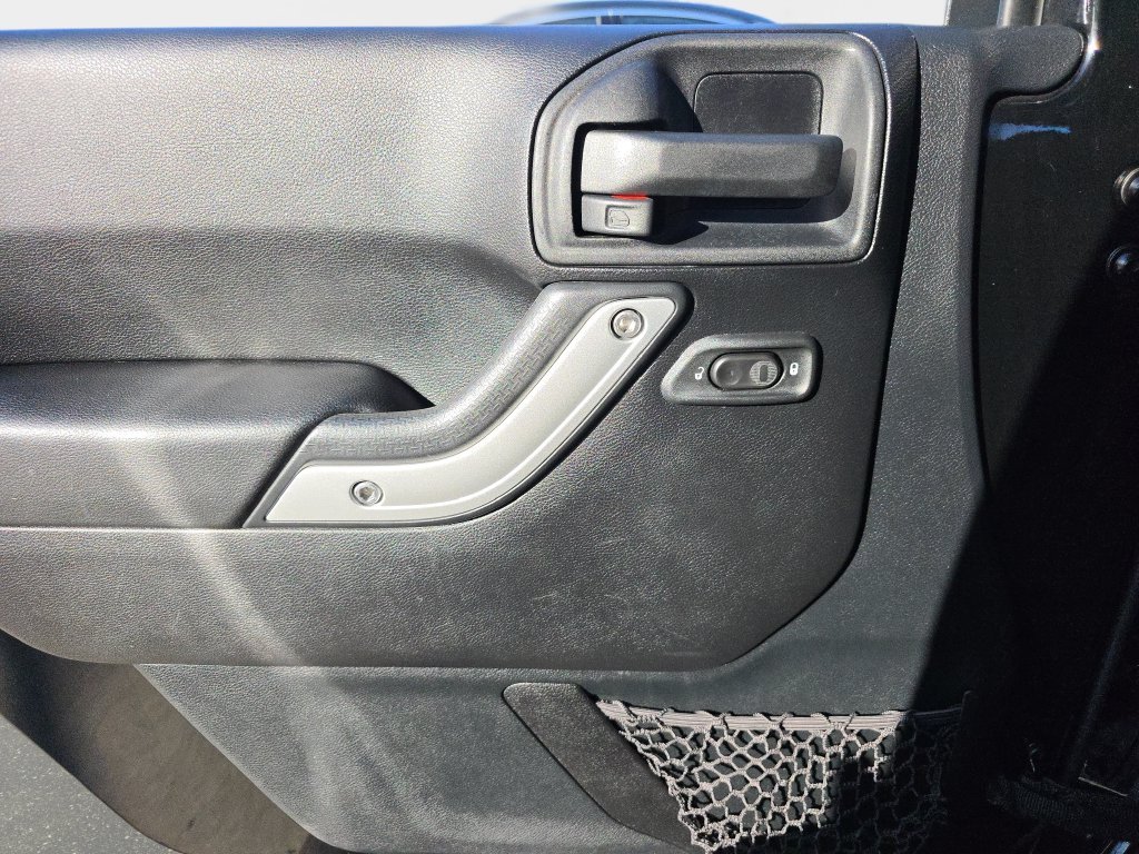 Used 2015 Black Jeep Unlimited Sahara image 21