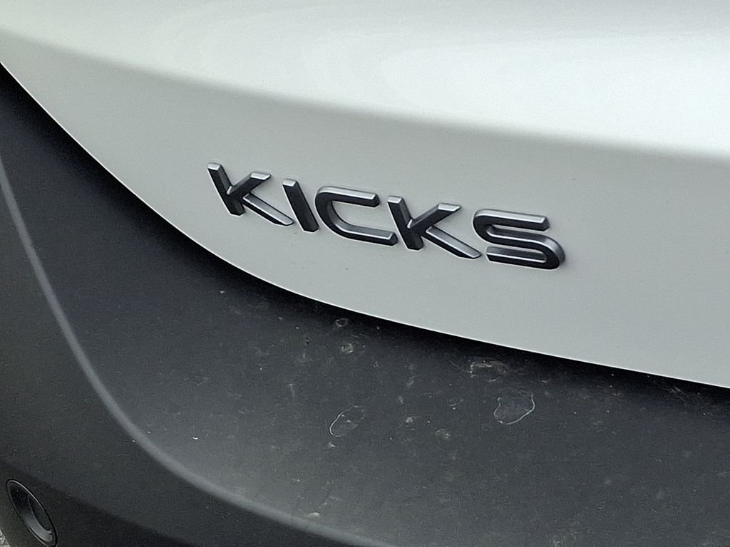 New 2026 Aspen White TriCoat / Super Black Two-tone Nissan SR image 10