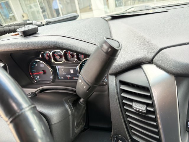 Used 2019 IRIDESCENT PEARL TRICOAT Chevrolet LT image 22