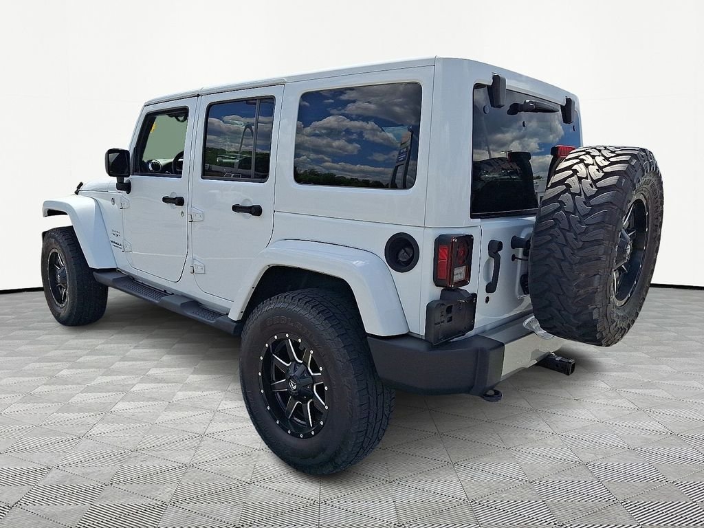 Used 2017 White Jeep Unlimited Sahara image 5