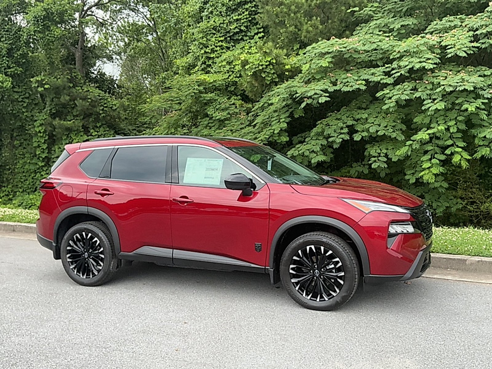 2026 Nissan Rogue Dark Armor's photo