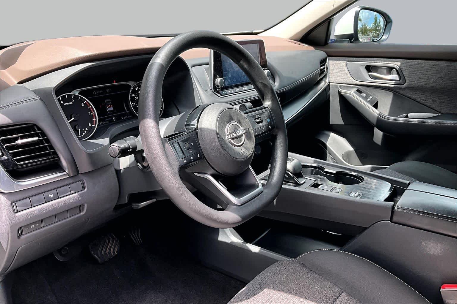 Used 2023 Pearl White Tricoat Nissan SV image 17