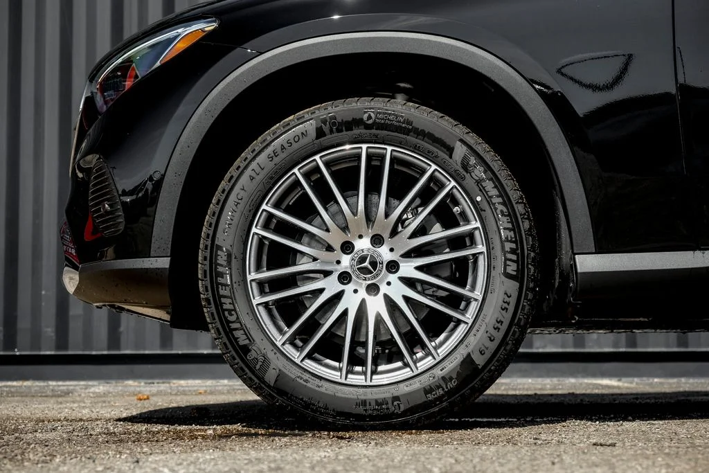 New 2026 Black Mercedes-Benz GLC 300 image 4
