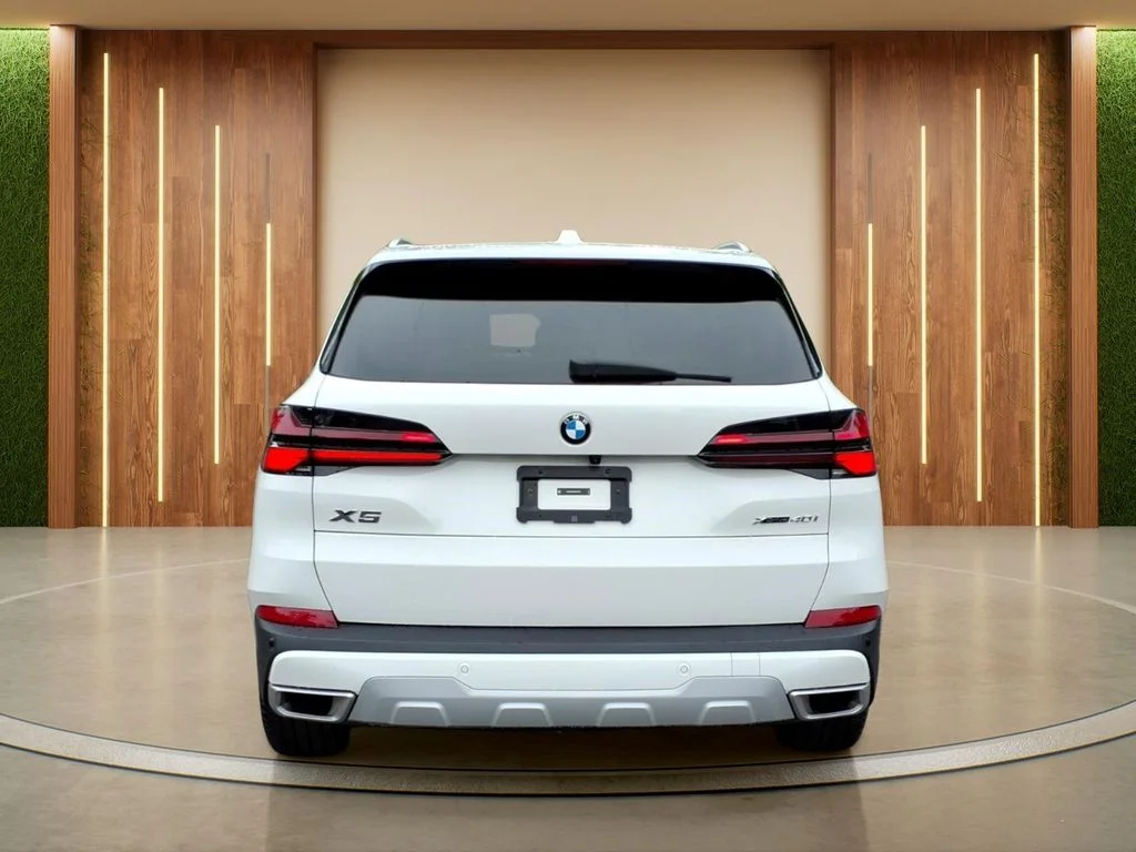 Used 2025 White BMW xDrive40i image 31