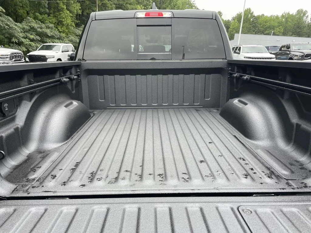 New 2026 Diamond Black Crystal Pearl-Coat Exterior Paint RAM Laramie image 42