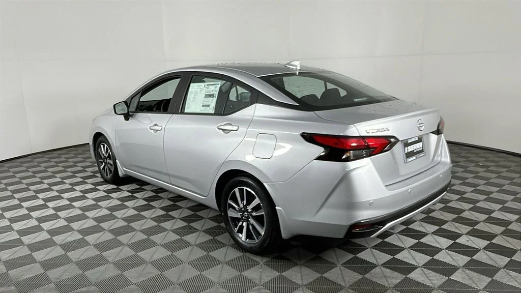 Used 2025 Silver Nissan 1.6 SV image 6