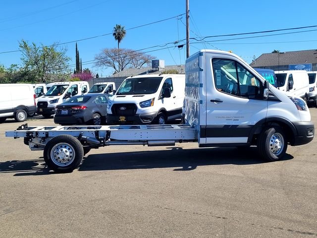 New 2025 Oxford White Ford Cutaway image 3