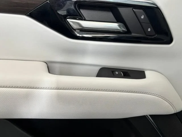 Certified Used 2026 Polar White Tricoat Chevrolet Premier image 13